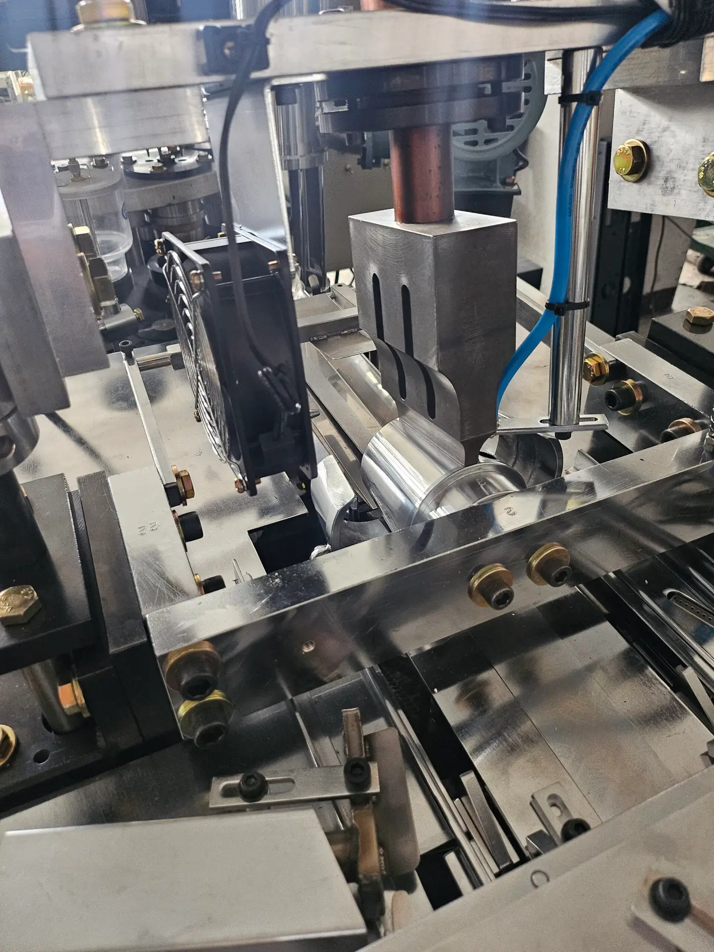 Side sealing process in high speed paper cup forming machine – precise and stable cup bonding system